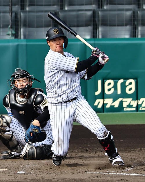 シート打撃で安打を放つ大山(撮影･上田博志)