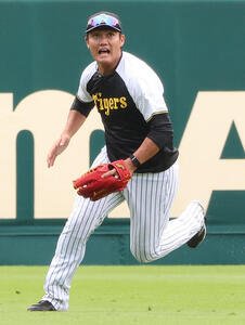 外野守備練習をする西純(撮影･上田博志)