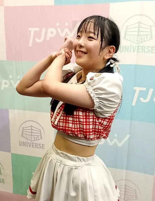 ｢応援しないとコアラクラッチしちゃうぞ｣とアピールした高見汐珠
