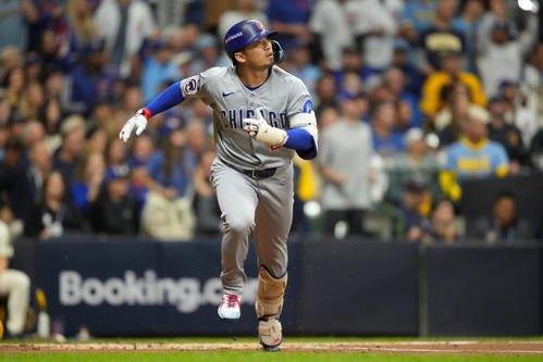 2回、同点ソロを放つカブス鈴木誠也(AP)