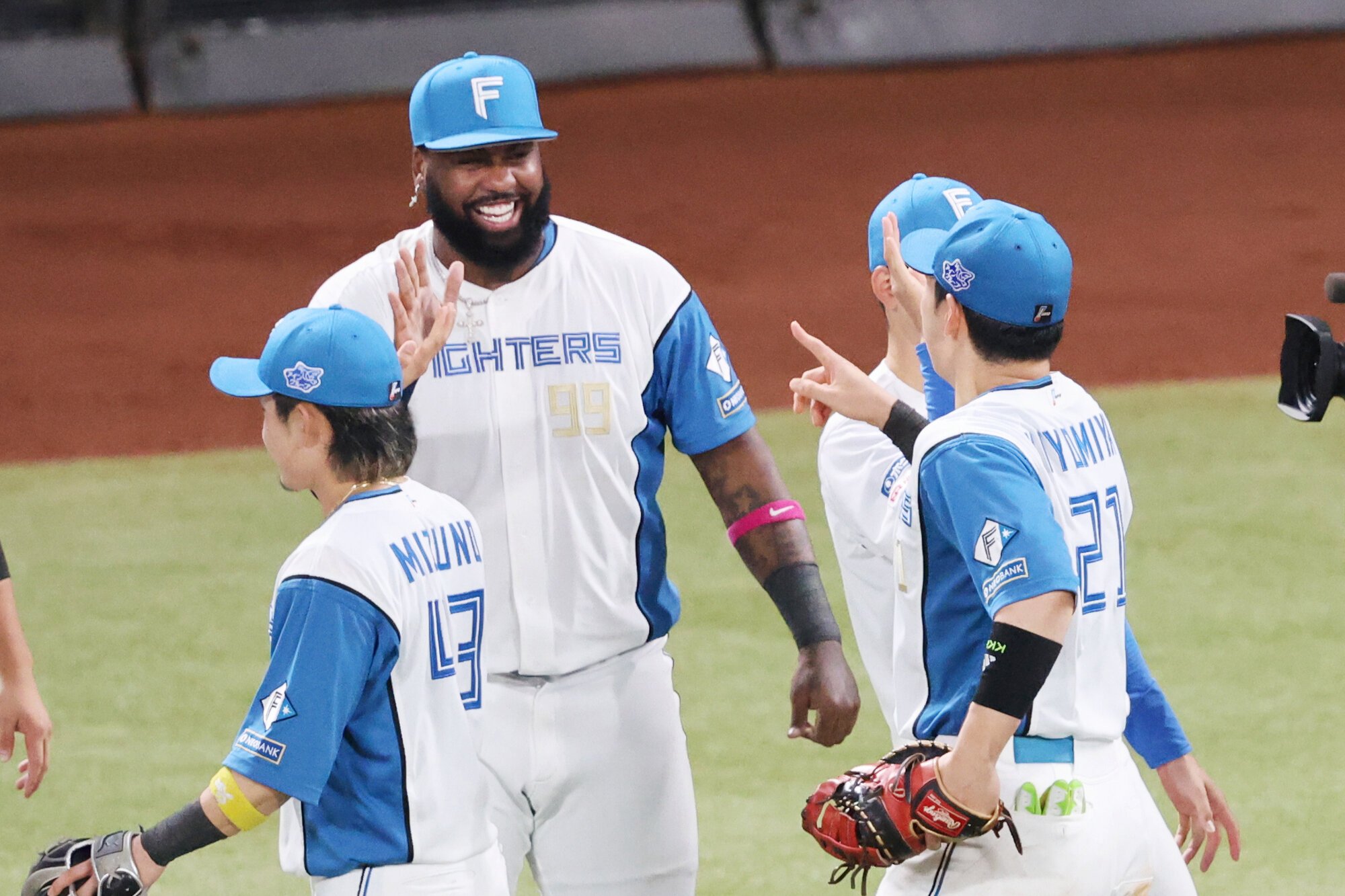 日本ハムは逆転、DeNAはサヨナラで2連勝　CS最終ステージへ