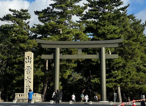 スタート前の出雲大社正面鳥居(撮影･藤尾明華)