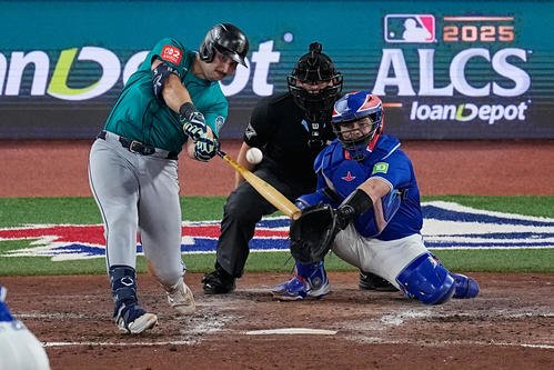 ブルージェイズ戦6回に同点ソロを放ったマリナーズ･ローリー(AP)