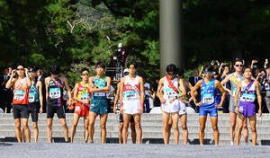 スタートを待つ選手たち(撮影･藤尾明華)