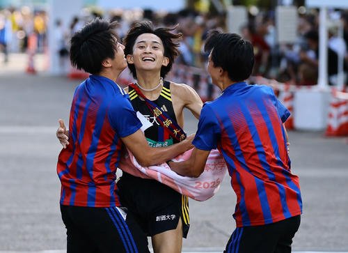 3位でゴールする創価大アンカーの野沢(撮影･藤尾明華)