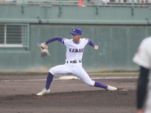 金足農対八戸学院光星　先発のマウンドに上がった金足農･斎藤(撮影･高橋香奈)