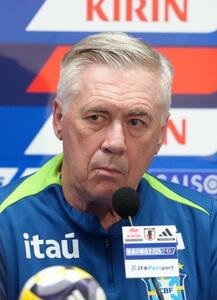 公式会見に臨むブラジルのアンチェロッティ監督(撮影･足立雅史)