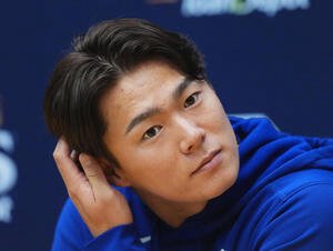 ナ･リーグ優勝決定シリーズ　第2戦に先発予定のドジャース山本は、会見で抱負を話す(撮影･菅敏)
