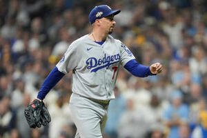 ブルワーズ戦で完璧な投球をみせたドジャース先発のスネル(AP)