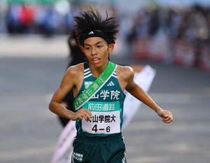 7位でゴールする青学大アンカー黒田朝日(2025年10月13日)