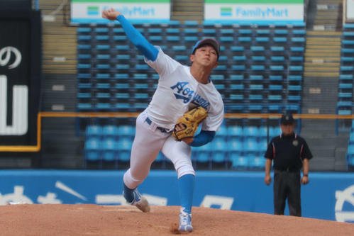 青学大対駒大　青学大先発の鈴木(撮影･保坂淑子)