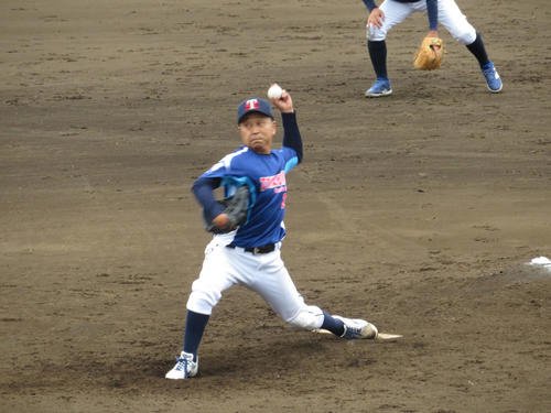 苫小牧シニア倶楽部の先発･森井洋光投手。大会MVPを獲得した(撮影･宮下敬至)
