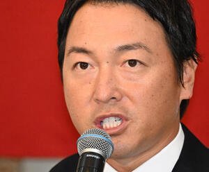 現役引退の記者会見をする巨人長野外野手(撮影･千葉一成)