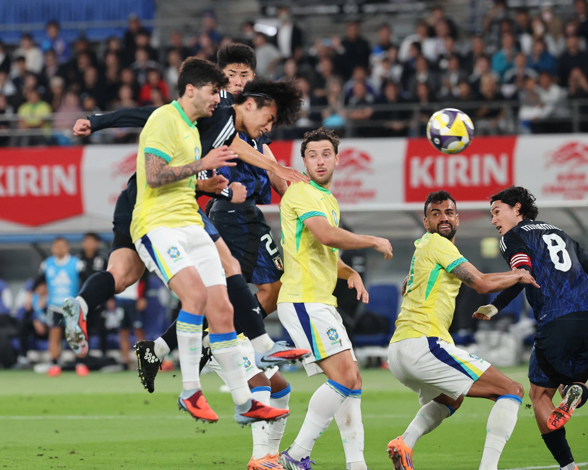 サッカー日本代表が歴史的初勝利　ブラジルを3―2で下す　親善試合