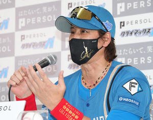 会見で表情豊かに話をする日本ハム新庄監督(撮影･梅根麻紀)
