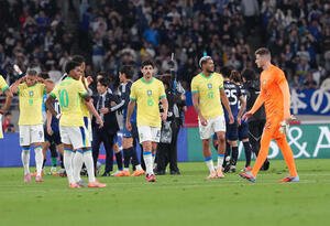 日本対ブラジル　日本に敗れがっくりとするブラジル代表(撮影･足立雅史)