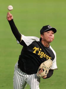 キャッチボールをする村上(撮影･上田博志)