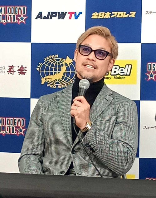 質問に答える潮崎豪