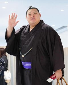 2025年10月11日、大相撲ロンドン公演へ向け羽田空港から出発する大の里(撮影･足立雅史)