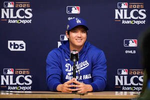 記者会見するドジャース大谷翔平(AP)