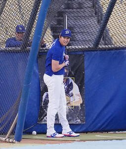 ナ･リーグ優勝決定シリーズ第3戦前日練習　フリー打撃をするドジャース大谷(撮影･菅敏)