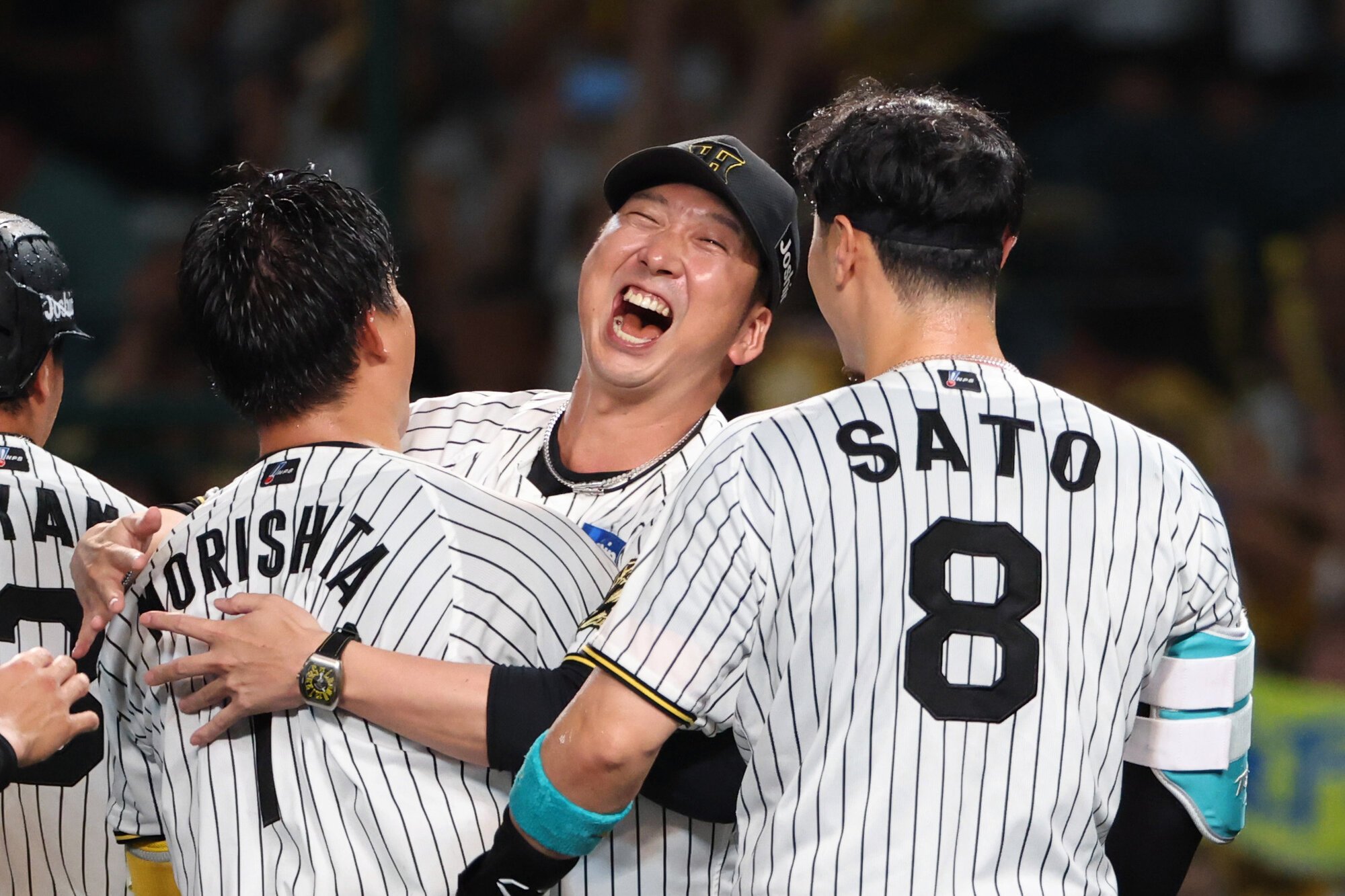 ソフトバンクが連勝、阪神はサヨナラ勝ち　日本シリーズ進出へ王手