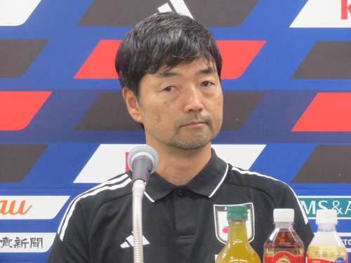 U－17W杯カタール大会に臨むU－17日本代表メンバー発表を行った広山望監督(撮影･佐藤成)