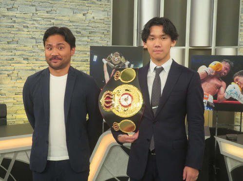 WOWOWエキサイトマッチSPの収録に参加した元WBC世界フライ級王者比嘉大吾(左)とWBA世界ライトフライ級王者高見亨介