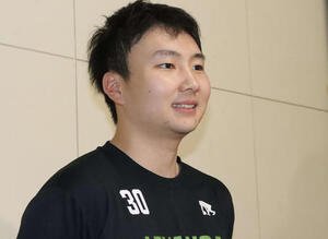 ホーム開幕FE名古屋戦に向けて取材に対応するレバンガ北海道の富永(撮影･保坂果那)