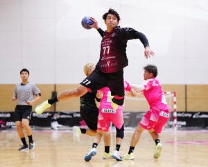ジークスター東京対ゴールデンウルヴス福岡　後半、シュートを決めるジークスター東京の東江(撮影･江口和貴)