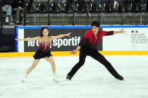 ペアSPで演技する三浦璃来、木原龍一組(撮影　パオロ･ヌッチ)