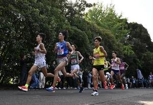力走する選手たち(撮影･滝沢徹郎)