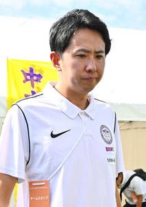 試合後、取材に応じる立大･高林監督(撮影･滝沢徹郎)