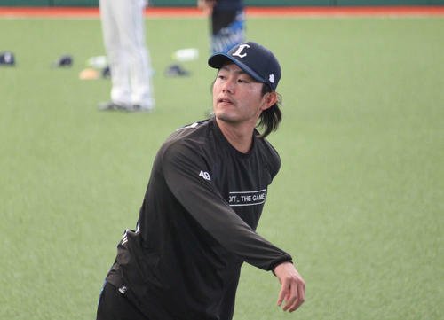 秋季練習でキャッチボールする西武今井(撮影･金子真仁)