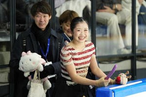 女子SP　笑顔の中井(右)(撮影･パオロ　ヌッチ)