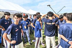 予選突破できず肩を落とす法大の選手たち(撮影･滝沢徹郎)