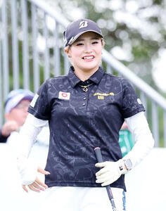 1番、ティーショット前、笑顔を見せる桑木(撮影･鈴木正人)