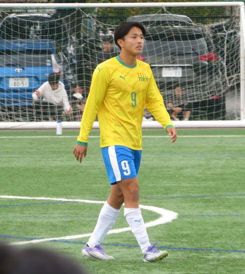 第104回全国高等学校サッカー選手権大会東京都2次予選Aブロック3回戦帝京対国分寺で得点を奪った帝京FW宮本周征(撮影･佐藤成)