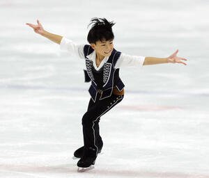 全日本ノービス選手権ノービスB男子で華麗な演技を披露する泉篤杜(撮影･宮地輝)