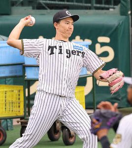 キャッチボールをする湯浅(撮影･上田博志)