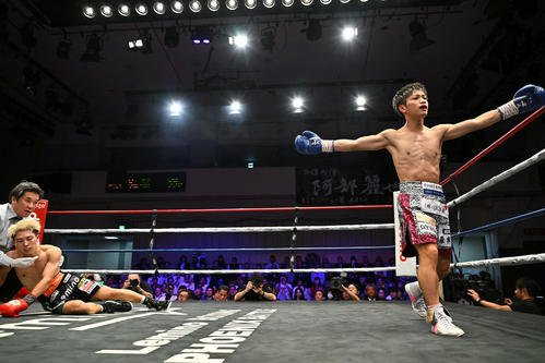 【ボクシング】アマ8冠ルーキー荒竹一真、日本ランカーにTKO負け　プロ2戦目で計3度ダウン許す