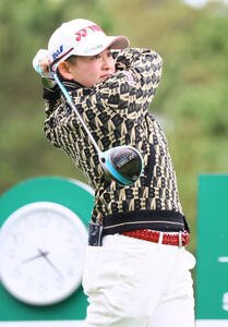 プロアマ大会で調整する岩井明(撮影･上山淳一)