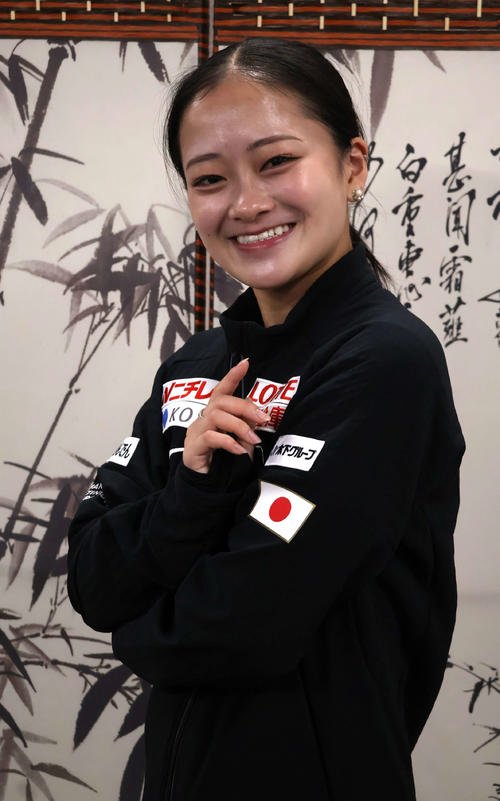 中国杯の一夜明け取材で写真に納まる渡辺(撮影･勝部晃多)