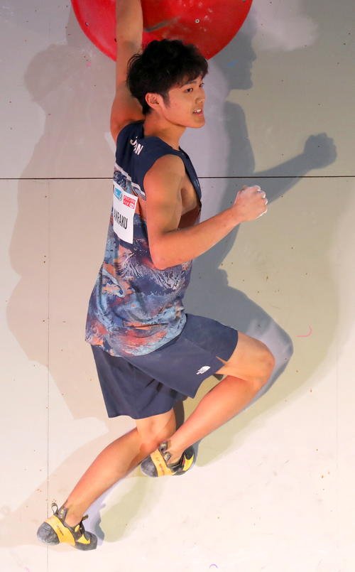 世界初の国別対抗戦IFSCクライミンググランドファイナルズ福岡2025のボルダーで初代王者に輝いた日本の安楽宙斗(撮影･木下淳)