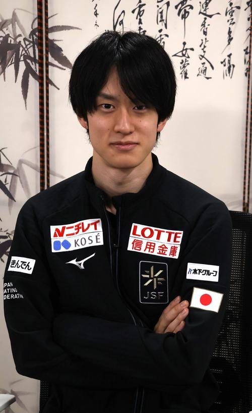 中国杯の一夜明け取材で写真に納まる山本(撮影･勝部晃多)