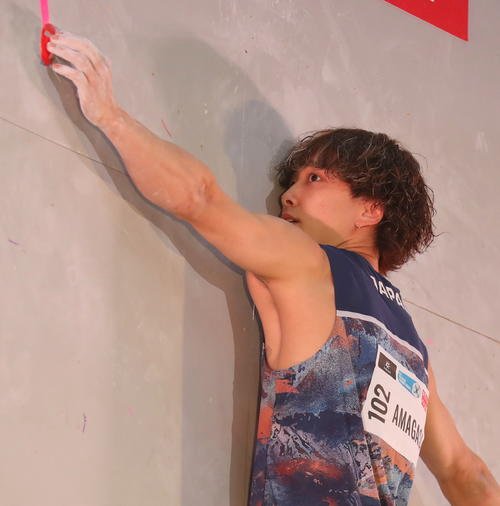 世界初の国別対抗戦IFSCクライミンググランドファイナルズ福岡2025のボルダーで初代王者に輝いた日本の天笠颯太(撮影･木下淳)