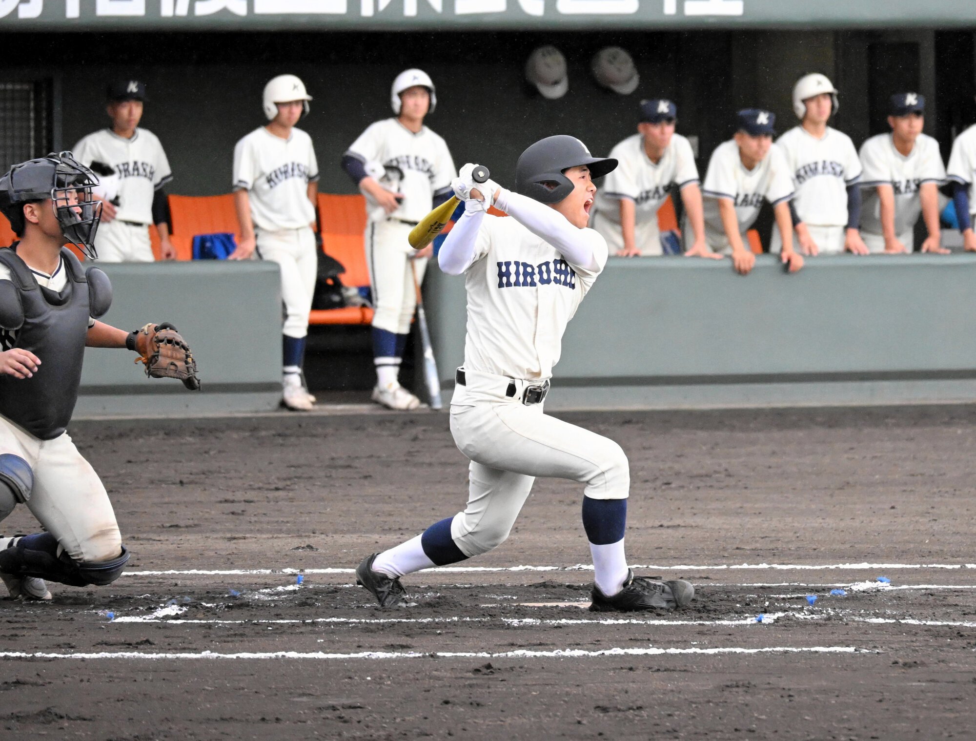 倉敷商―広島商　六回裏広島商、田中が適時二塁打を放つ=2025年10月26日、山口マツダ西京、相川智撮影