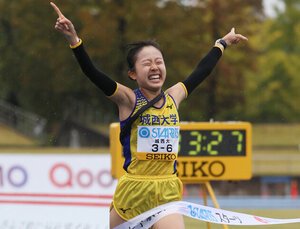 1位でゴールする城西大の金子