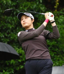 10月26日、ティーショットを放つ大里(撮影･上山淳一)