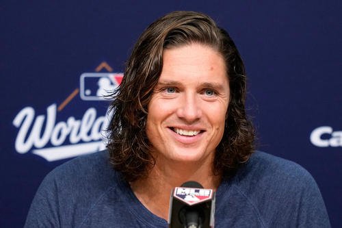 第3戦を前にした記者会見に出席したドジャースの右腕タイラー･グラスノー(AP)